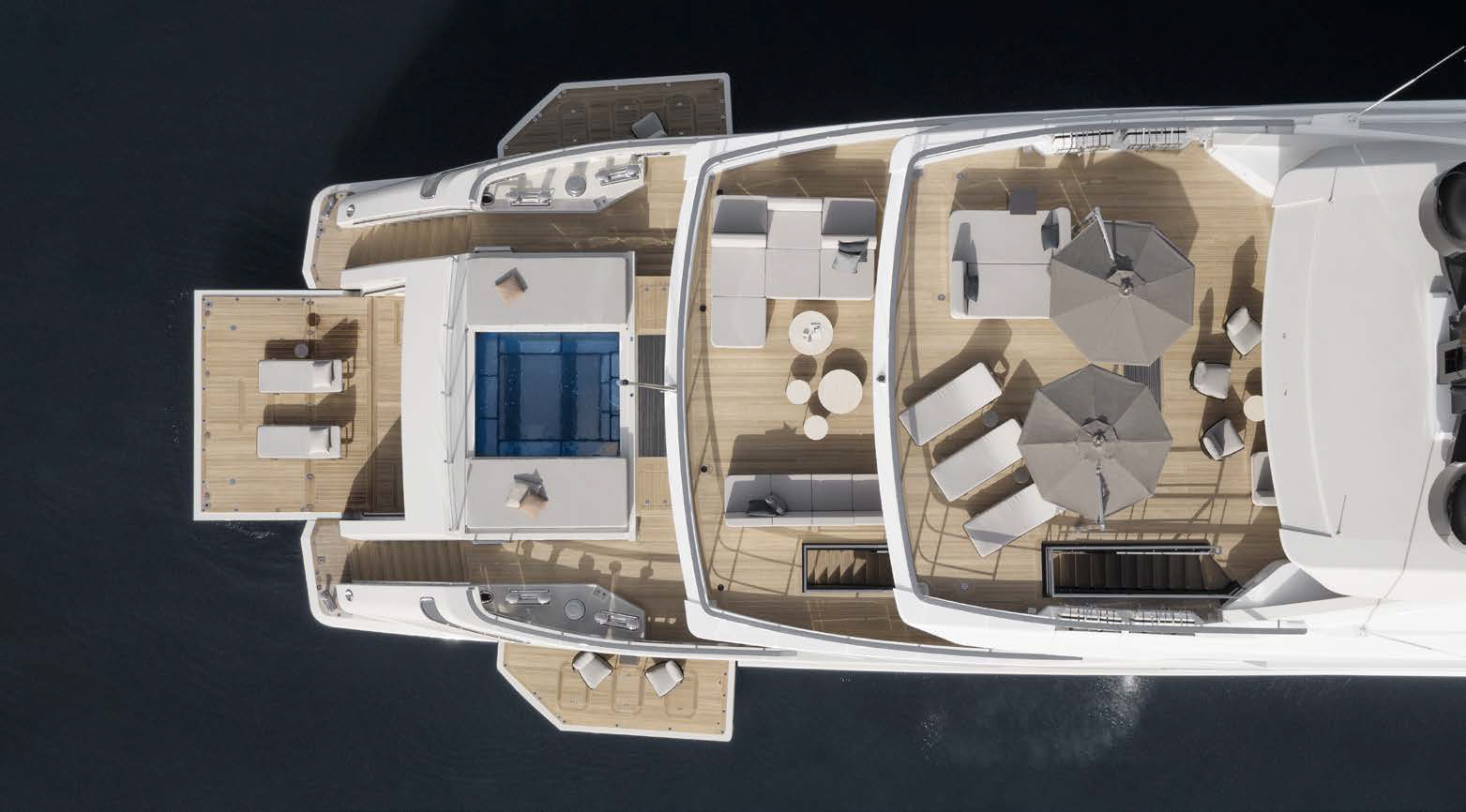 Sanlorenzo Yacht 62 Steel at sea top down view