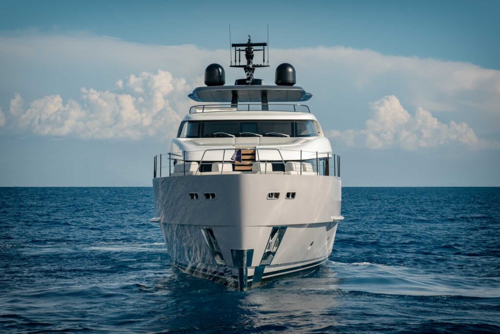 Sanlorenzo Yacht SD90 at sea bow shot